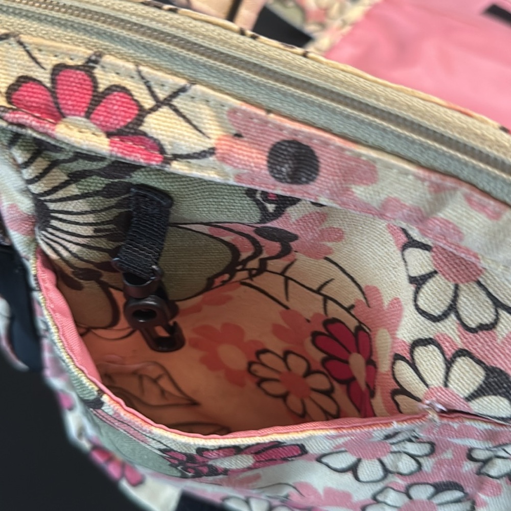 Kavu Floral Crossbody Bag in Pink and Cream - Picture 6 of 7